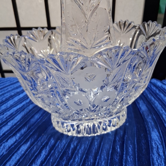 Elegant Crystal Basket with Floral Design - Picture 7 of 16